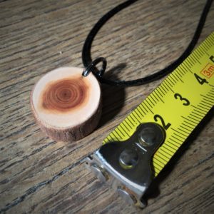 Pendentif en bois de Cade